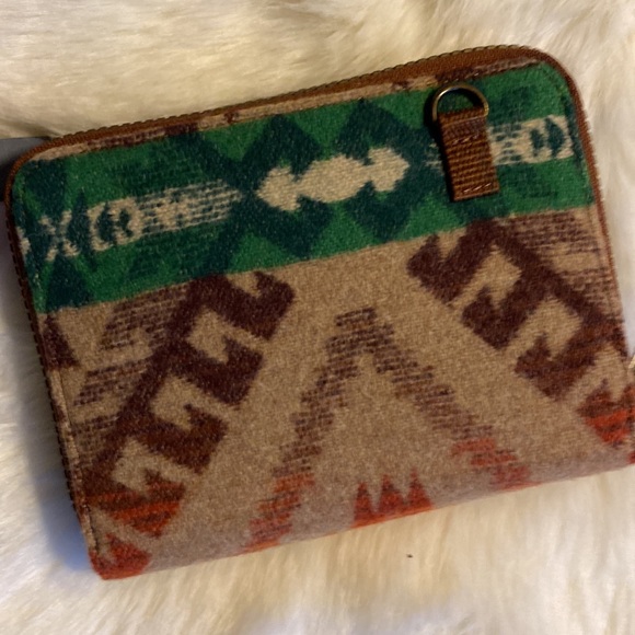 PENDLETON CROSSBODY ORGANIZER - Picture 3 of 5